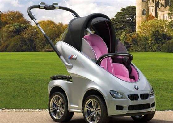 Cochecito de bebé BMW para la venta / BMW baby stroller for sale.