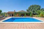 Finca 4600 qm. de terreno con 2 casas y 2 apartamentos con piscina en Málaga / Alhaurin el Grande